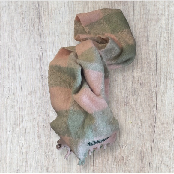 Super warm and soft Victoria Secret pink and grey scarf - Picture 4 of 5